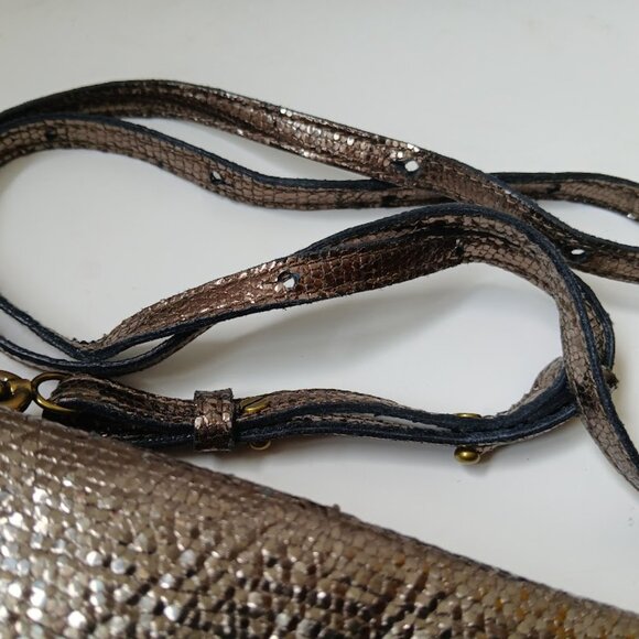 Madewell - The Puff Crossbody, Textured Leather Purse In Metallic Pewter - Picture 7 of 12